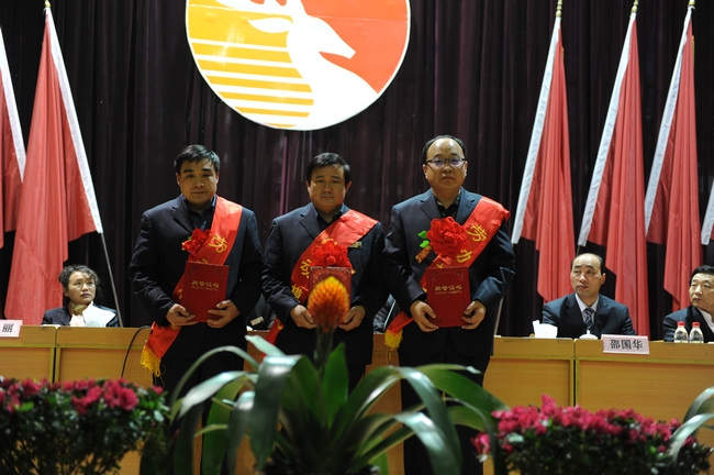 鹿洼煤矿2012年度工作总结暨表彰大会隆重召开