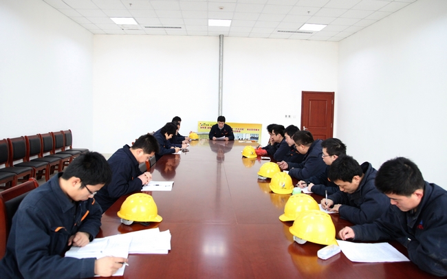 济矿民生热能大力推进新一轮解放思想大讨论活动纵向深入开展