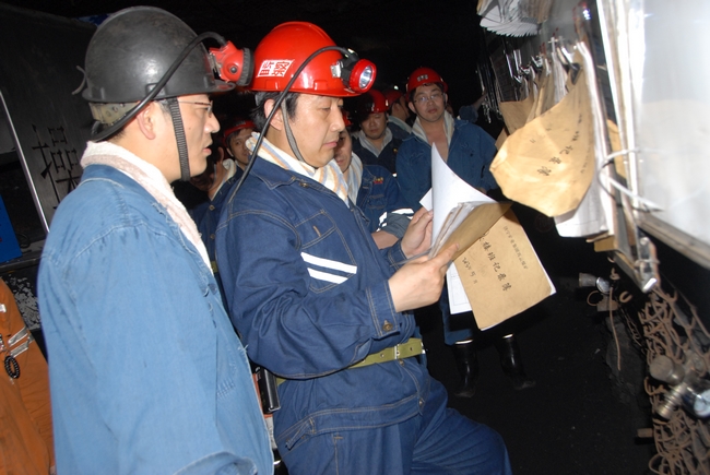 董事长虢洪增在霄云煤矿提出四点要求：明形势，保安全，抓效益，促改革