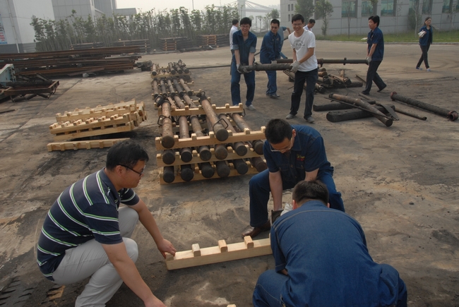 霄云煤矿组织机关科室人员进行义务劳动