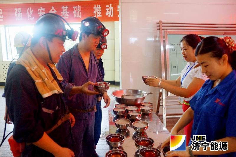 义桥煤矿开展“夏日送清凉”活动