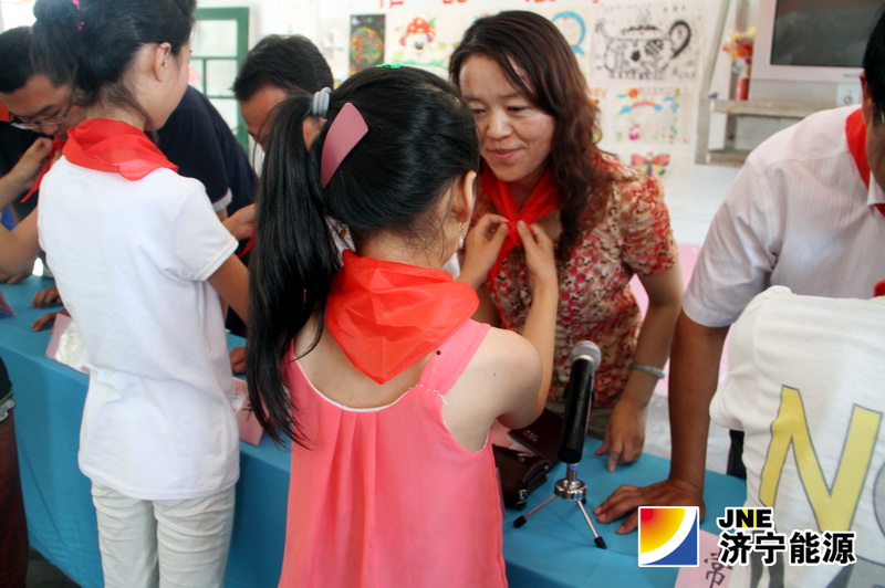 济宁金威煤电公司团委开展关爱留守儿童爱心捐赠活动