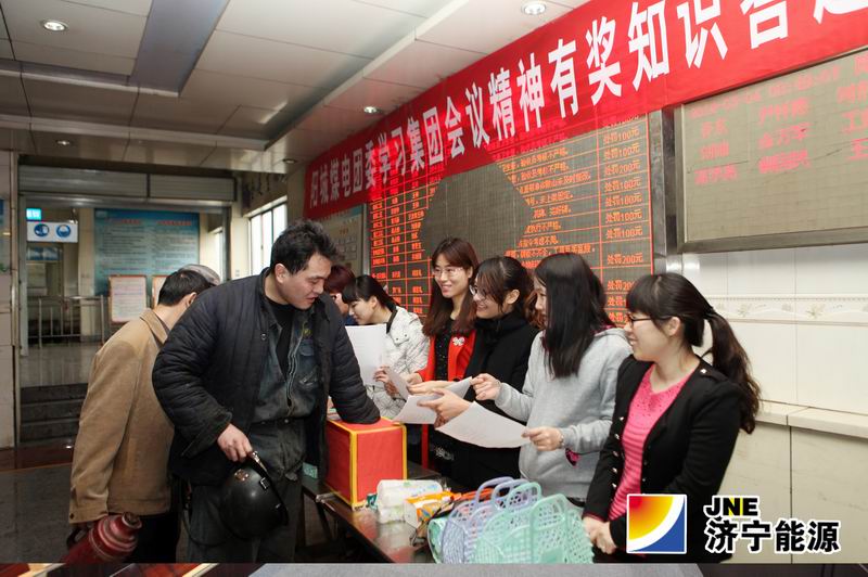 阳城煤电团委组织开展“学雷锋”活动