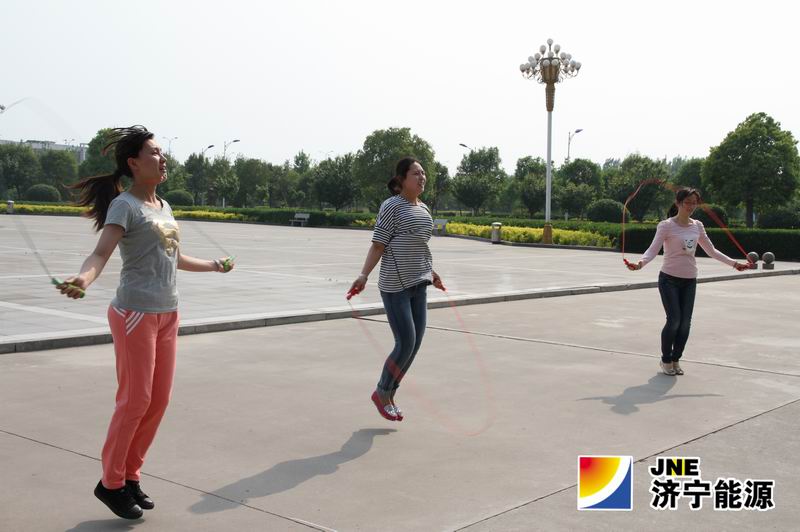 鲁泰煤业公司机关举办庆“五一”趣味运动会