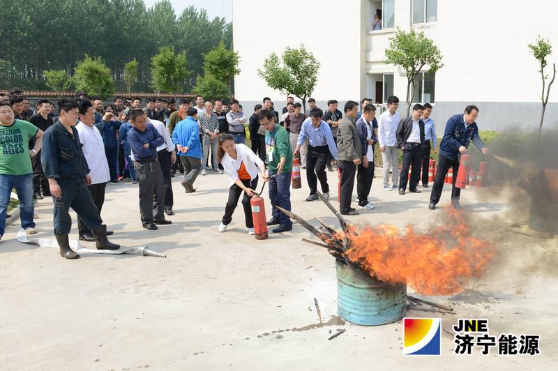 霄云煤矿举行消防演练