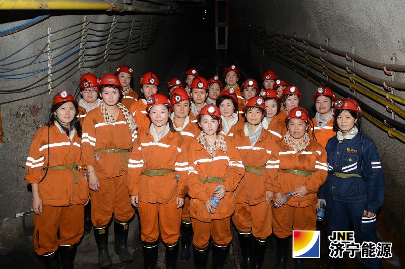 安居煤矿组织矿嫂下井嘱安全活动