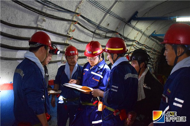 2018年9月11日-13日，鲁西监察分局张明斌一行到金桥煤矿进行安全生产大检查（孙欢 摄） (2)_副本.jpg