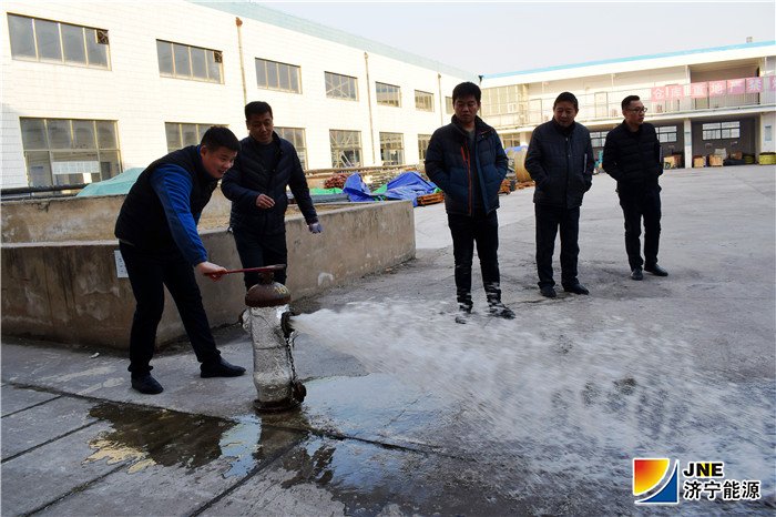 1544576000904441.jpg 2018年12月9日,金桥煤矿开展矿区重点区域消防设施检查工作(张绍光 摄).jpg