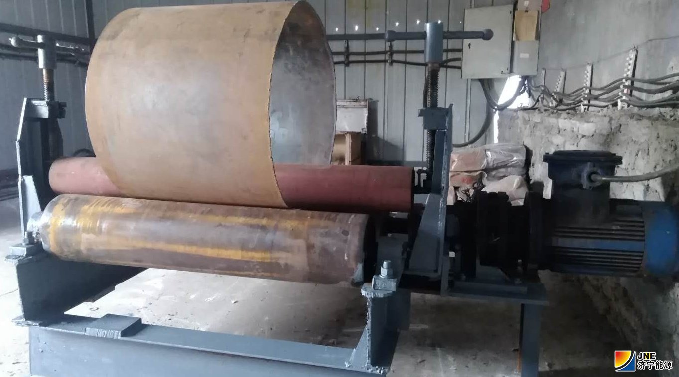 1553822363102983.jpg 2019年3月28日,安居煤矿妙用闲置设备制作卷板机(王涛).jpg