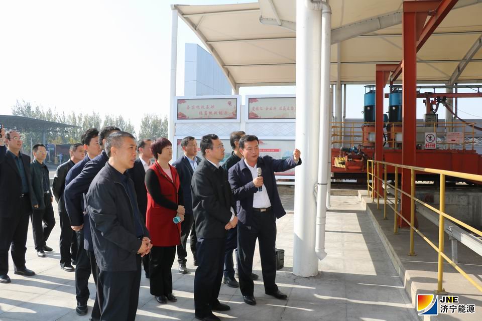 1574062540141445.jpg 济矿物流:11月15日,山东省交通运输厅副厅长高立平一行到梁山调研山东京杭多式联运物流项目2(孙继业).jpg