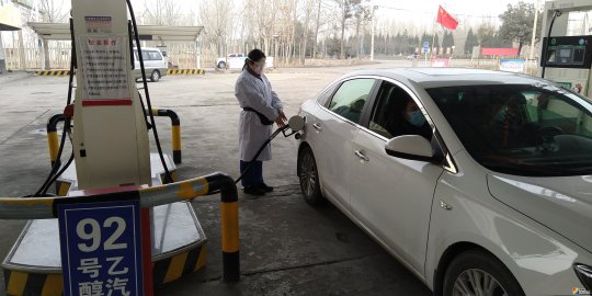 疫情来临 他们冲到第一线