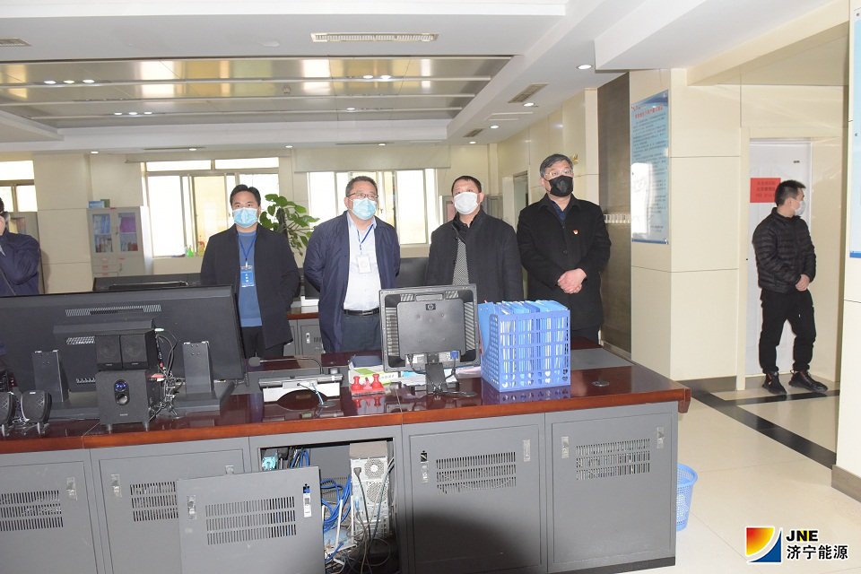 1581403552446664.jpg 2020年2月9日,金乡县常务副县长李福东到霄云煤矿检查疫情防控及安全生产工作(摄影:边恺).jpg