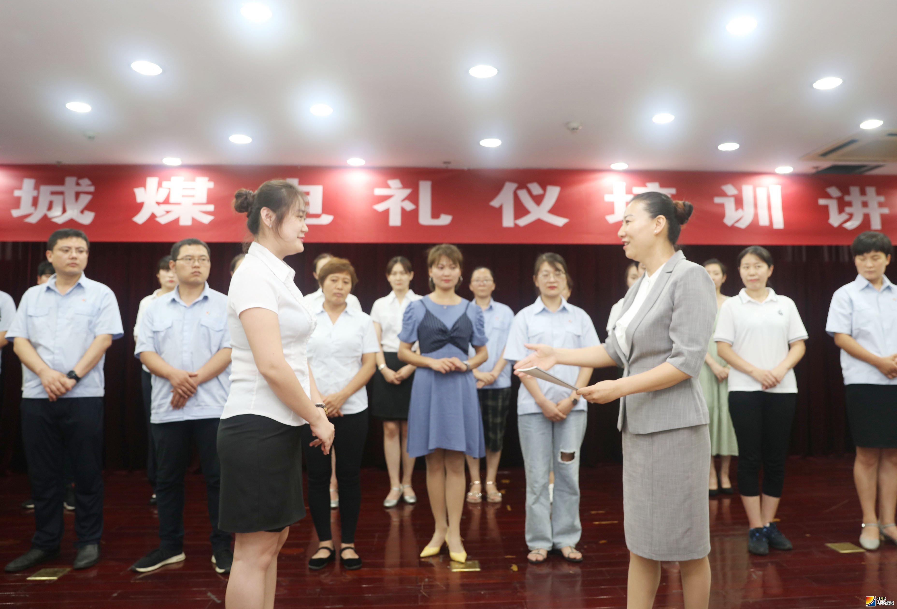 阳城煤电开展服务礼仪培训 (4).JPG