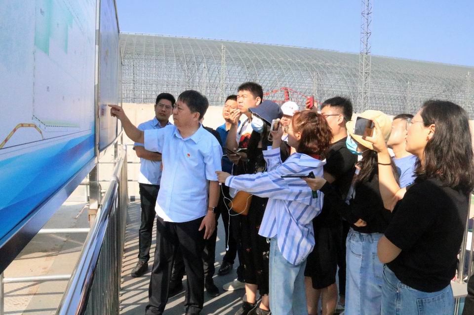 1600824736969588.jpg “大河奔腾”主题采访团走进济矿物流1.jpg