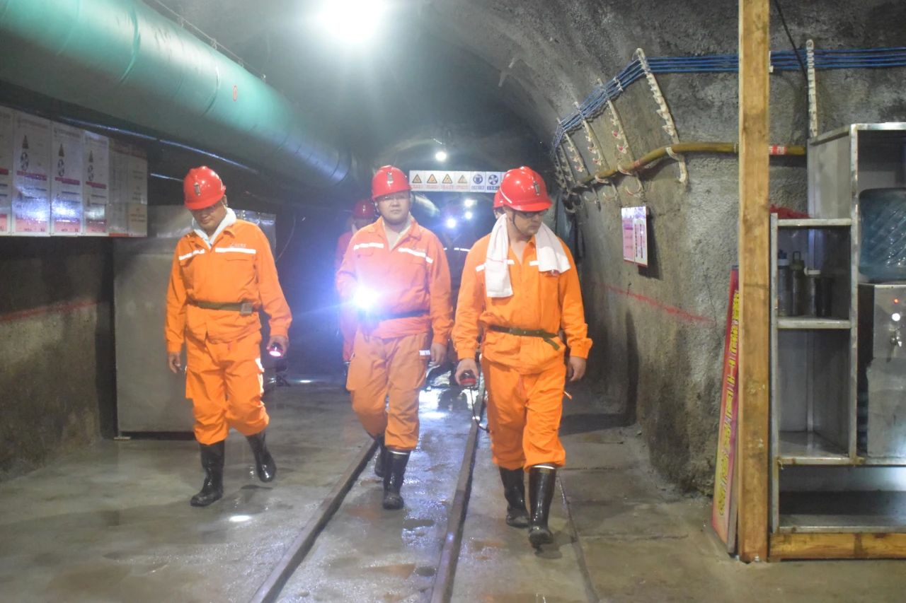 1607562882174970.jpg 运河煤矿:多举措落实集团公司安全生产紧急视频会议精神2.jpg