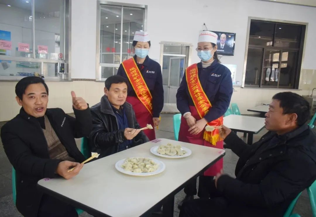 1608711340387441.jpg 今天的饺子真香!此时的慰问最暖!3.jpg