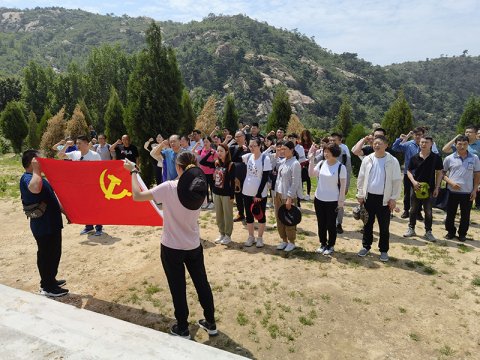 盛源公司组织干部职工到徂徕山参观学习