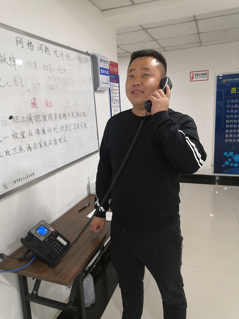 1632642114900556.jpg 2021年9月24日朱家峁煤矿“专线电话” 成为职工生活交流和沟通工作的加速器(相红伟摄) (1).jpg