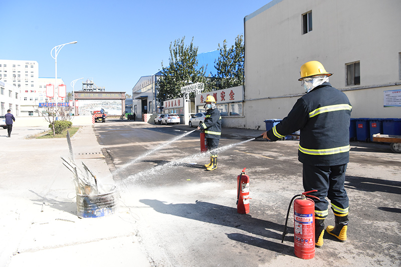 1636596079461002.jpg 2021.11.10金桥煤矿:金桥煤矿开展消防演练活动(张绍光摄) (2).jpg
