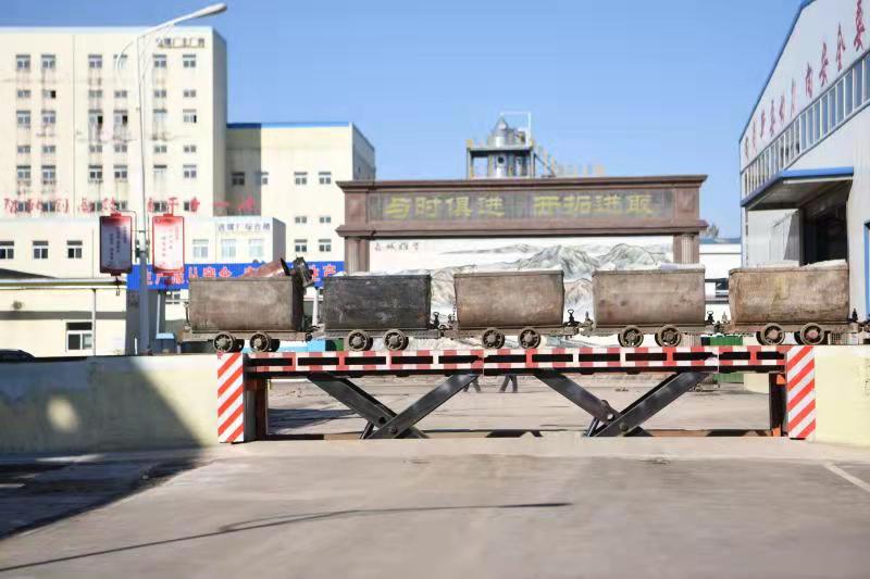 1638014660766896.jpg 2021.11.27金桥煤矿:巧设升降台让“天堑”变通途(武国庆、李兴建).jpg