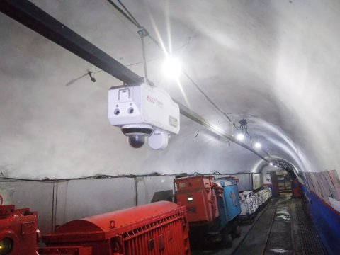 阳城煤电首台智能巡检机器人“上岗作业”