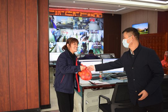 庆元旦 送温暖丨金桥煤矿开展“元旦”送温暖活动