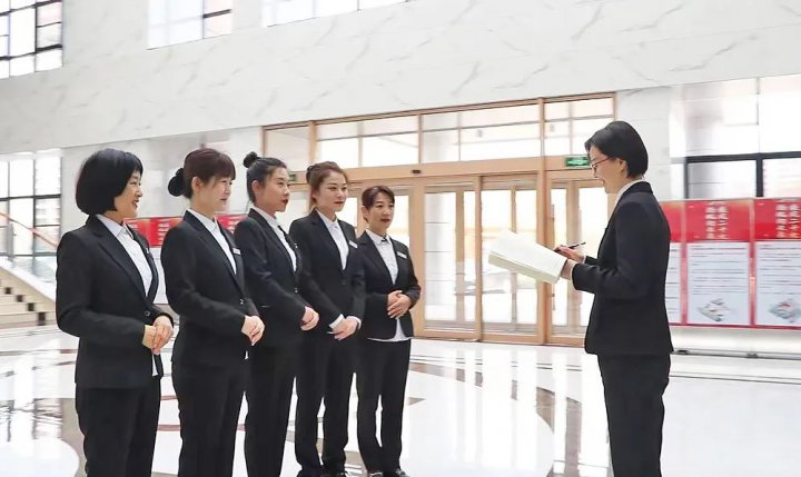 党建融合！圆中园公司树卓越物业新品牌