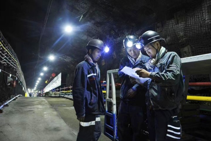 霄云煤矿“工效联动薪酬体系”见成效