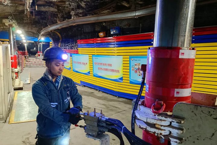 与榜样同行丨采煤战线上的“勇三郎”