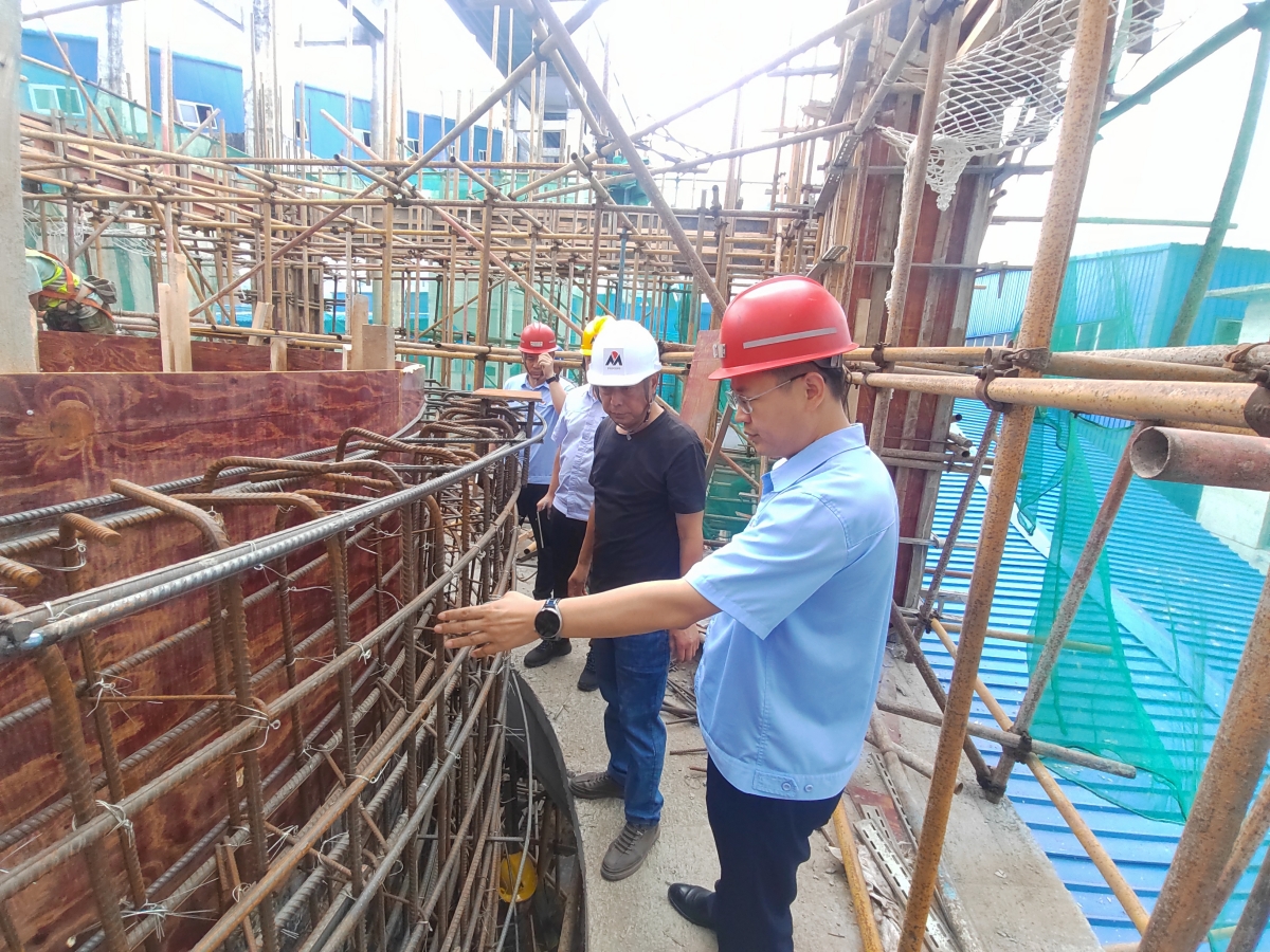 1727578383398904.jpg 检查施工现场_副本.jpg