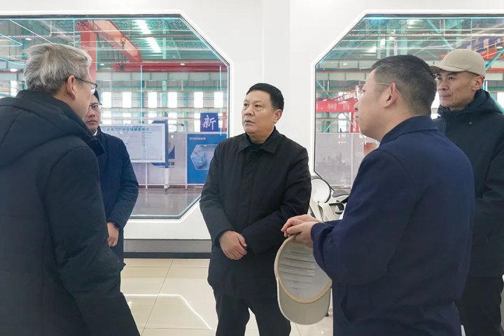 张广宇到金属材料公司、曙岳车辆公司检查指导工作