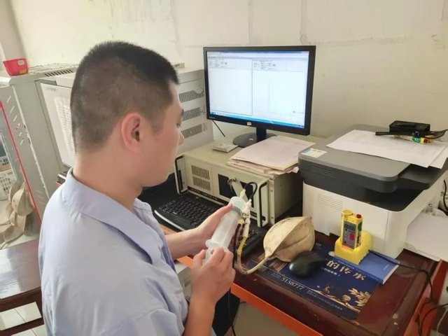 花园煤矿“三人三员”巧改装，针筒化身“黑科技”