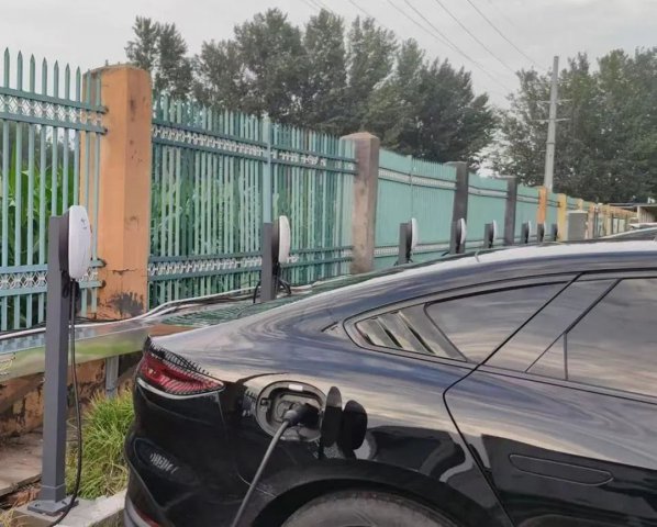 为职工办实事丨梁山港双管齐下破解职工充电停车难题